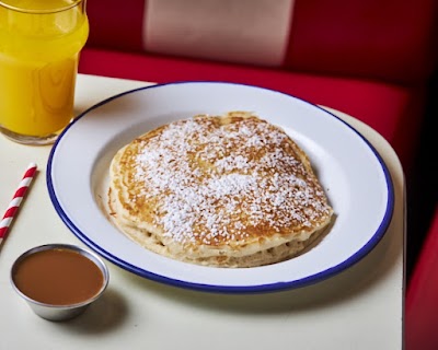 Breakfast-in-America-Marais-2-2.jpg